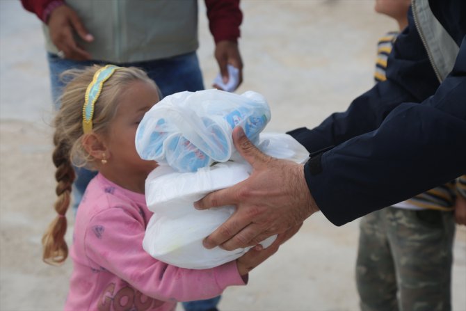 AKMER'den Suriye kamplarındaki yetimlerin ailelerine iftarlık yardımı