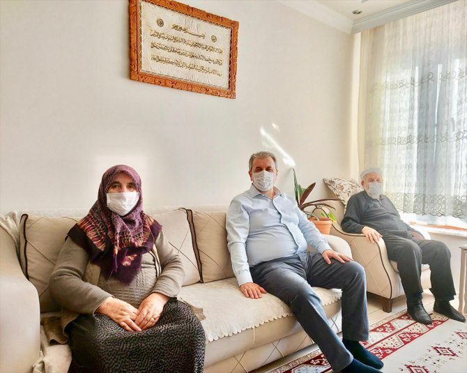 BBP Genel Başkanı Destici, Eskişehir'de yaşayan anne ve babasını ziyaret etti