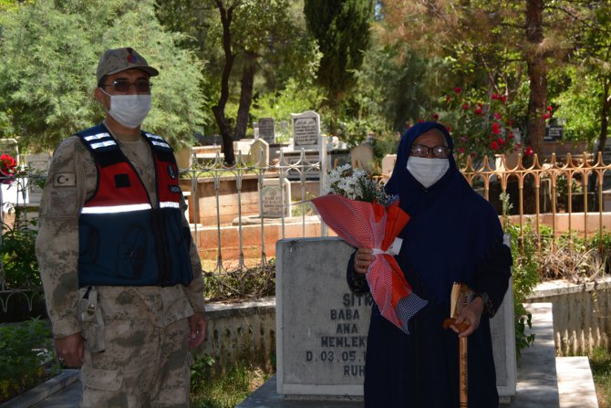Gaziantep'te şehit annesine jandarmadan sürpriz
