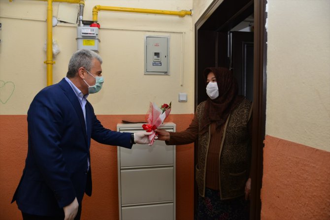 Kırşehir'de "asırlık çınarlar"a ve şehit annelerine Anneler Günü ziyareti