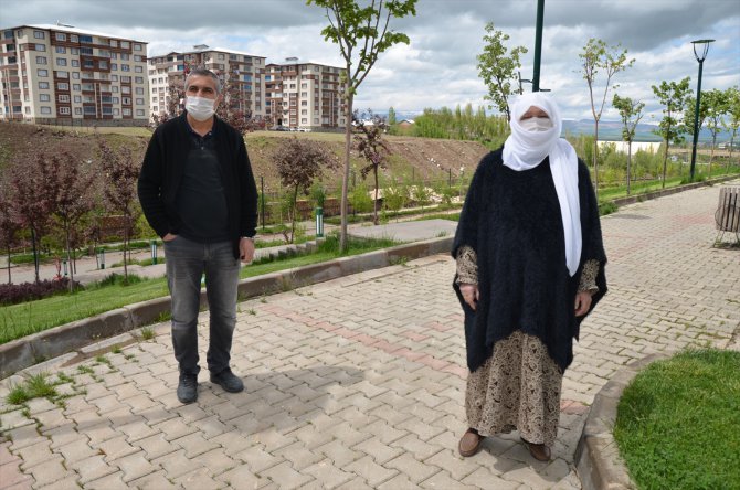 Van ve Muş'ta 65 yaş ve üzeri vatandaşlar uzun bir aradan sonra sokağa çıktı