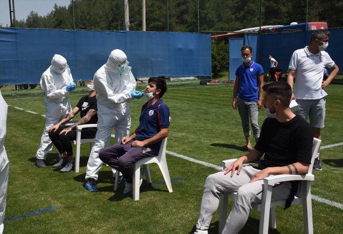 Altınordu'da futbolculara ve teknik heyete Kovid-19 testi yapıldı