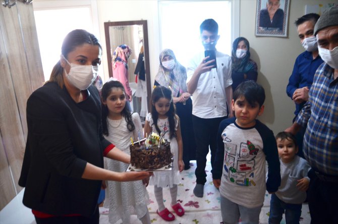 Anne ve babasından ayrı kalan Mehmet Buğra'ya sürpriz doğum günü