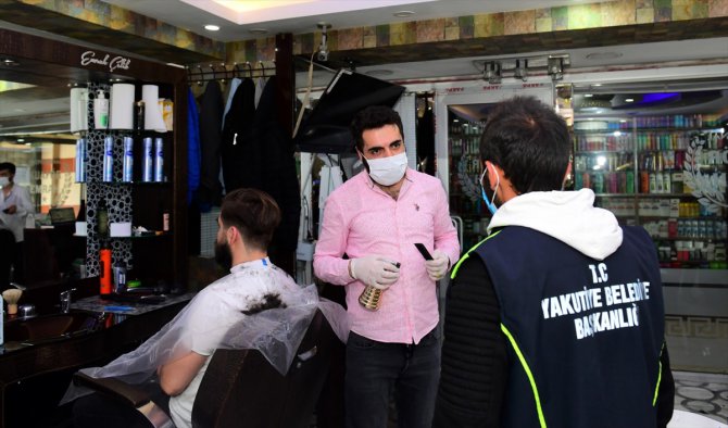 Erzurum'da kuaför, berber ve güzellik merkezleri dezenfekte edildi