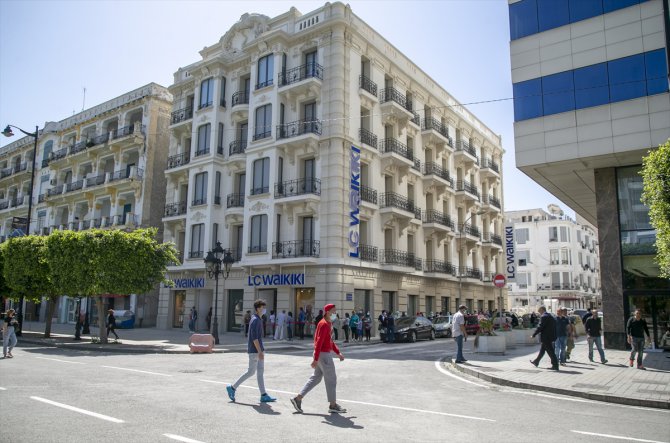 Tunus'ta iki ay sonra açılan mağazalar yoğun ilgi gördü