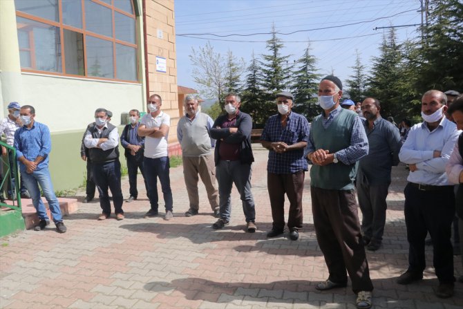 Cumhurbaşkanı Yardımcısı Oktay, Yozgat'taki çiftçilerle telefonla görüştü