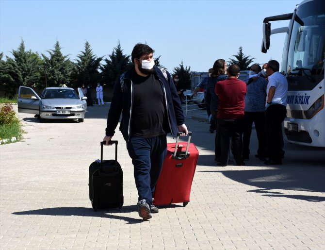 Aksaray'da karantina süreleri dolan 98 kişi memleketlerine uğurlandı