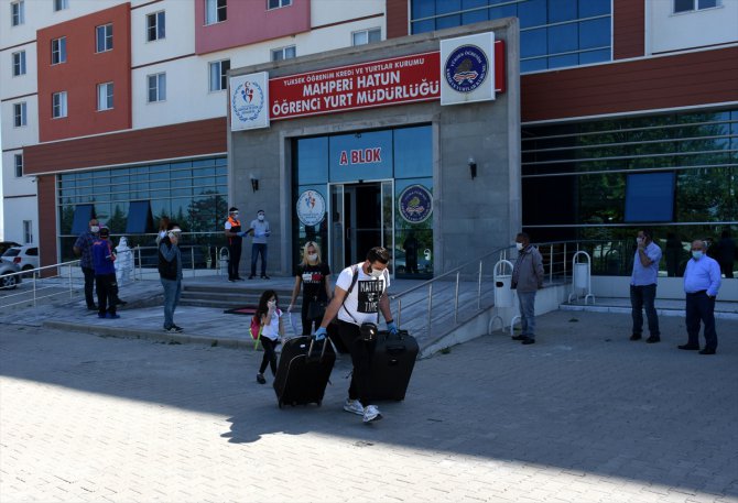 Aksaray'da karantina süreleri dolan 98 kişi memleketlerine uğurlandı