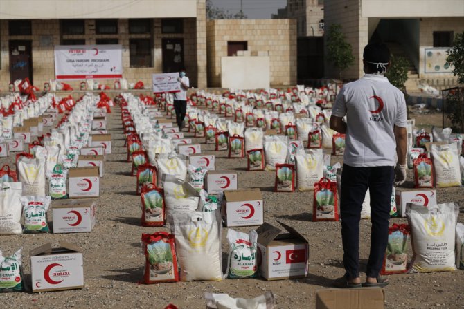Türk Kızılay Yemen'in Marib vilayetinde bin gıda kolisi dağıttı