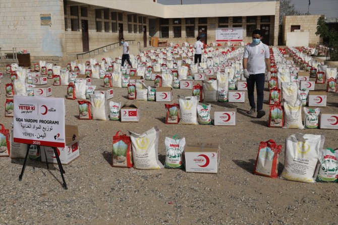 Türk Kızılay Yemen'in Marib vilayetinde bin gıda kolisi dağıttı