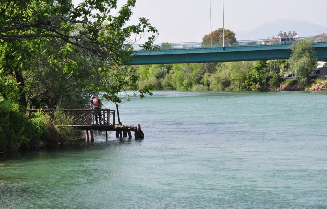 Antalya'da yüzmek için ırmağa giren lise öğrencisi kayboldu