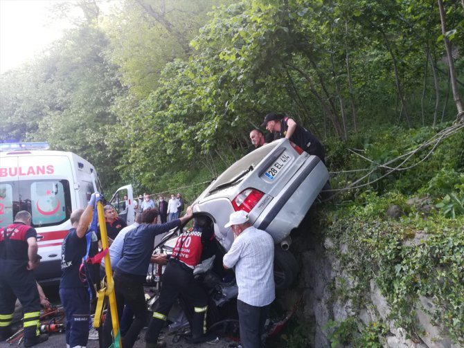 Giresun'da iki otomobilin çarpıştığı kazada 6 kişi yaralandı