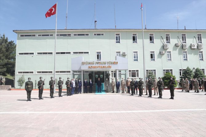 İçişleri Bakanı Soylu, Şırnak'ta Cudi Dağı eteklerindeki güvenlik kulelerinde incelemelerde bulundu