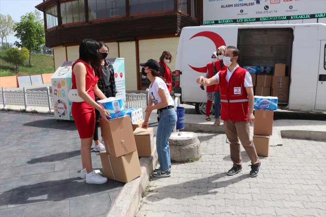 Kastamonu'da akademisyen ve üniversite çalışanlarından yabancı uyruklu öğrencilere gıda yardımı