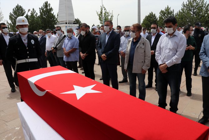 Vefat eden eski bakanlardan Musa Demirci Sivas'ta toprağa verildi