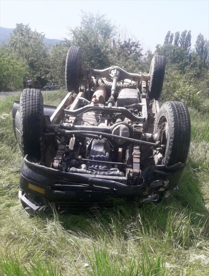 Afyonkarahisar'da kamyonet ile motosiklet çarpıştı: 1 ölü, 1 yaralı