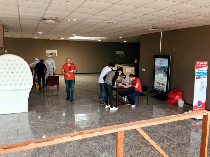 Karabük'te berber, kuaför ve güzellik salonu çalışanlarına koronavirüs testi yapıldı