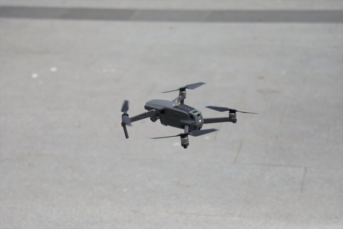 Rize'de "drone" ile maske ve sosyal mesafe denetimi yapılıyor