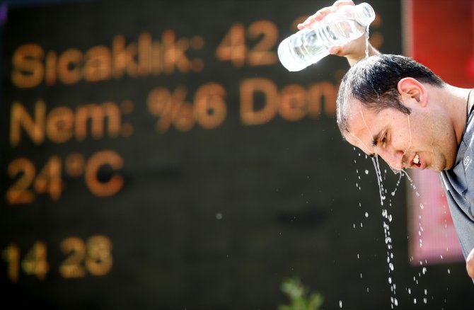 Sıcaklık rekoru kırılan Antalya'da derece 42,7'ye yükseldi