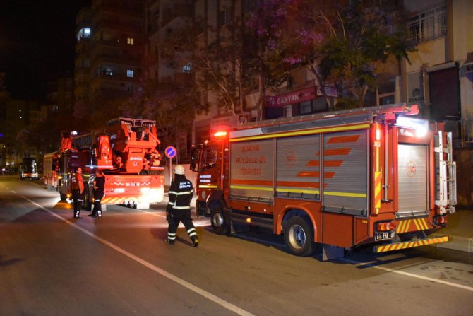 Adana'da bir ev yanarak kullanılamaz hale geldi