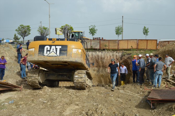 Afyonkarahisar'da atık su inşaatında toprak kayması: 1 ölü