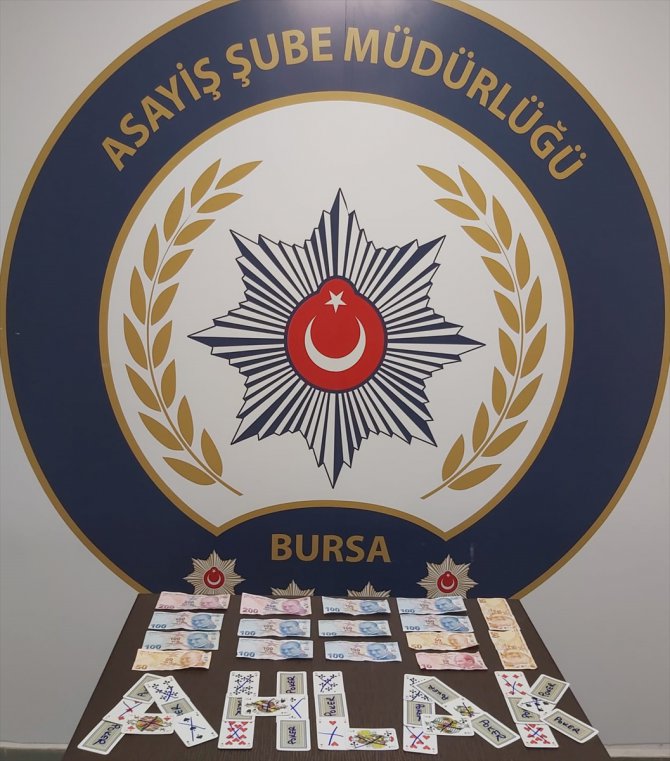 Bursa'da kumar oynanan 7 iş yerindeki 101 kişiye ceza kesildi
