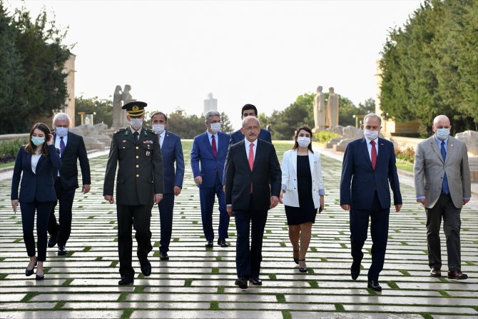 CHP Genel Başkanı Kılıçdaroğlu Anıtkabir'i ziyaret etti