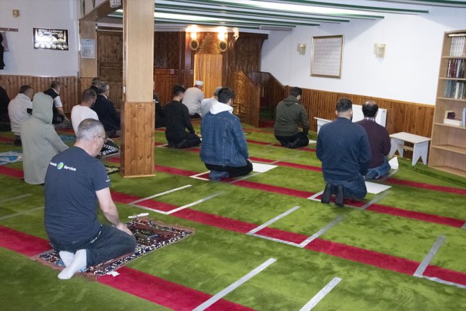 Danimarka’da camiler yeniden ibadete açıldı