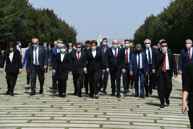 İYİ Parti Genel Başkanı Akşener, Anıtkabir'i ziyaret etti