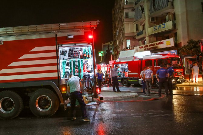 İzmir'de iş yerinde çıkan yangın hasara neden oldu