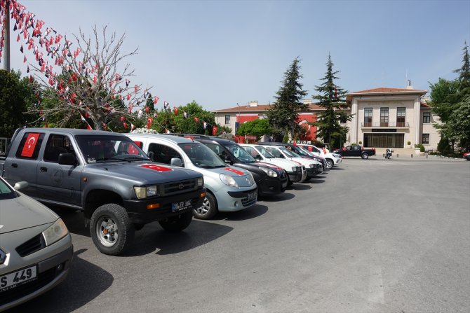 Vefa Sosyal Destek Grubu "19 Mayıs konvoyu" ile vatandaşlara moral verdi