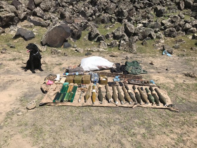 Ağrı Dağı'nda PKK'lı teröristlere ait silah ve mühimmat ele geçirildi