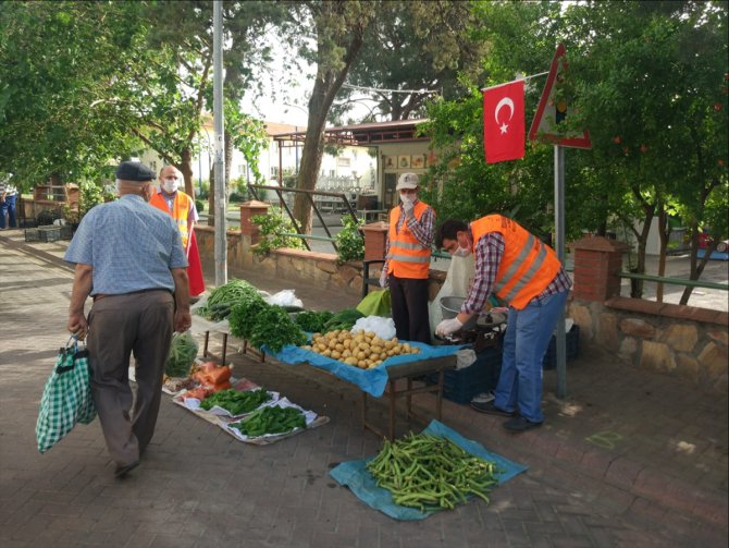Aydın'da Vefa Sosyal Destek Grubu, 68 yaşındaki çiftçi için pazarda tezgah açtı