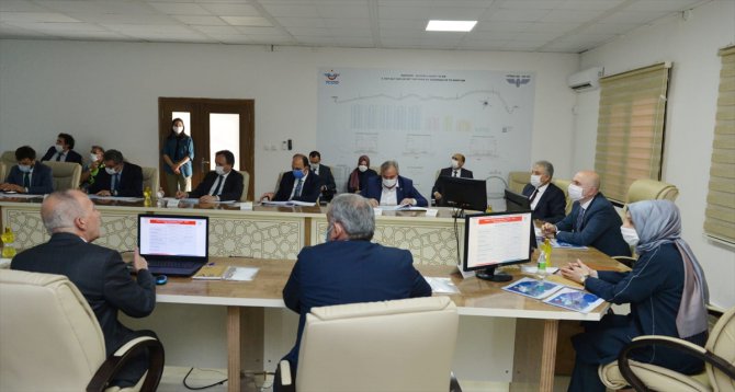 Bakan Karaismailoğlu, Karaman-Ulukışla Hızlı Tren Projesi'nin Ereğli şantiyesinde incelemelerde bulundu