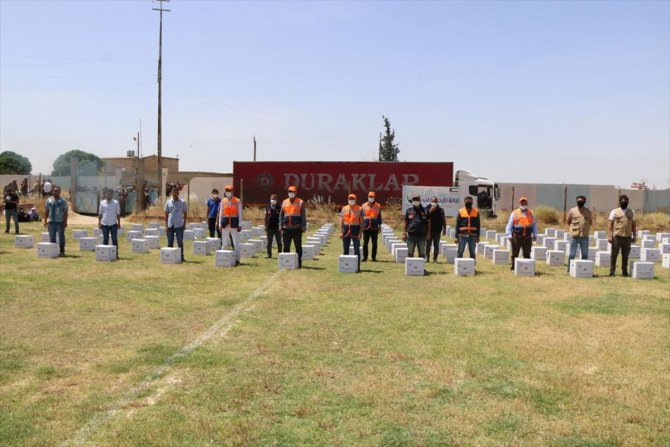 Barış Pınarı Harekatı bölgesinde 400 gıda kolisi dağıtıldı
