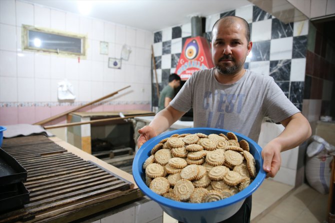 Hatay'ın ramazan kurabiyesi kömbe bayramda akrabaya gönderilecek