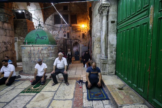 İsrail Kadir Gecesi’ni Mescid-i Aksa çevresinde ihya etmek isteyen Filistinlilere izin vermedi