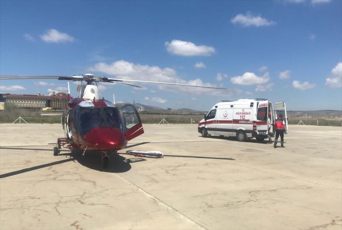 Afyonkarahisar'da üzerine sıcak su dökülen bebek, ambulans helikopterle Eskişehir'e götürüldü