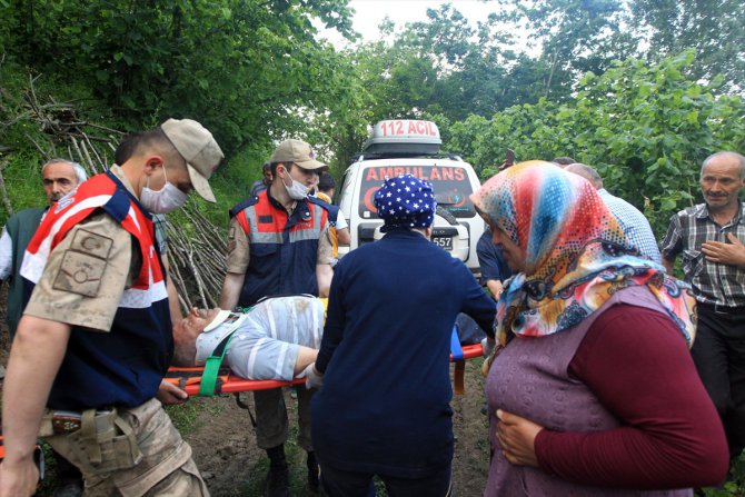Samsun'da AFAD ekipleri uçuruma yuvarlanan alzaymır hastasını kurtardı