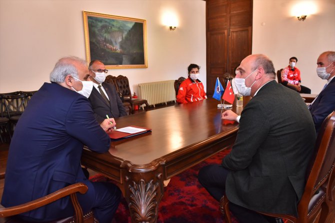 Trabzon Büyükşehir Belediye Başkanı Zorluoğlu, Tokyo Olimpiyatları'na hazırlanan sporcularla bir araya geldi
