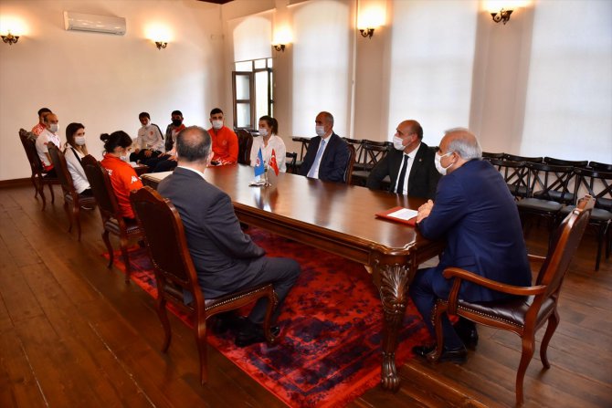 Trabzon Büyükşehir Belediye Başkanı Zorluoğlu, Tokyo Olimpiyatları'na hazırlanan sporcularla bir araya geldi