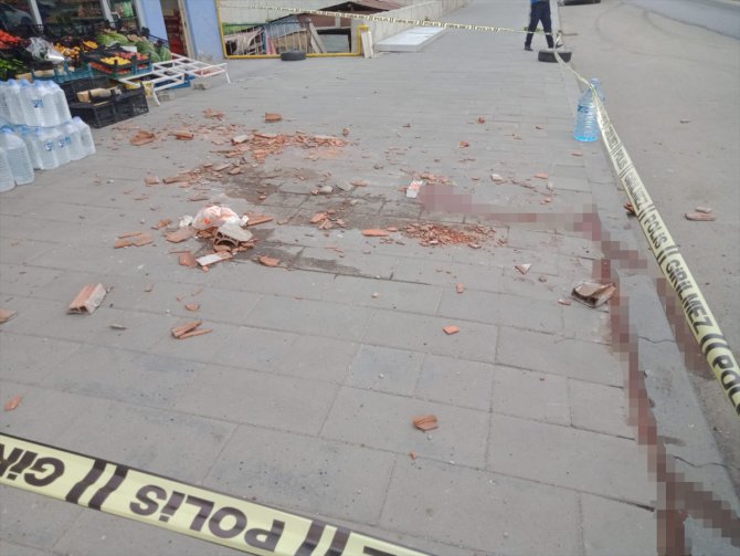 Erzurum'da başına soba bacası düşen kişi ağır yaralandı