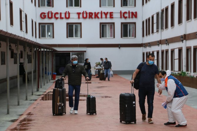 Sinop'ta karantina süresi dolan 195 kişi evlerine uğurlandı