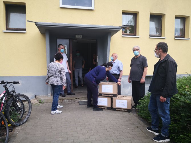 Almanya'da DİTİB ve YTB'den ihtiyaç sahiplerine yardım