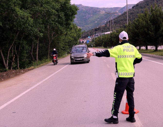 Amasya'da sokağa çıkma kısıtlamasına uymayan 52 kişiye ceza