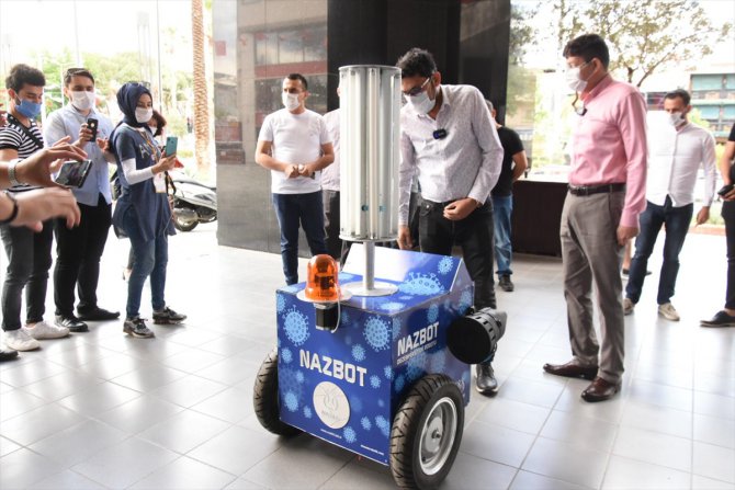 Aydın'da Kovid-19 ile mücadele için geliştirilen yerli robot tanıtıldı
