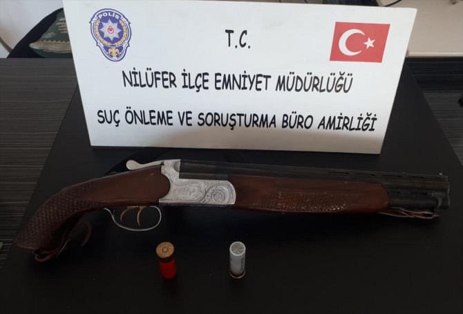 Bursa'da çıkan silahlı çatışmada yoldan geçen kişi ağır yaralandı