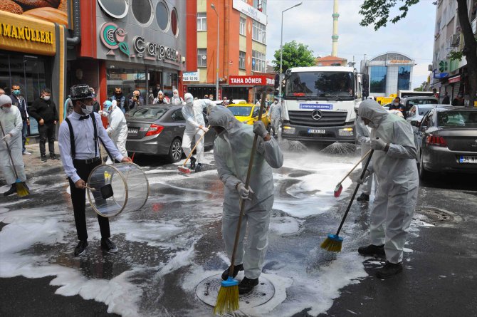 İstanbul'daki iki komşu ilçe belediyesi bando eşliğinde ortak temizlik yaptı