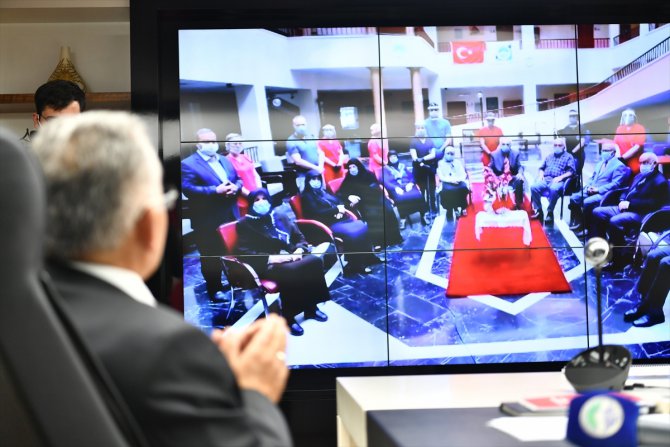 Kayseri'de huzurevi sakinlerine video konferansla bayram kutlaması