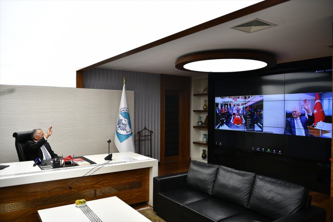 Kayseri'de huzurevi sakinlerine video konferansla bayram kutlaması